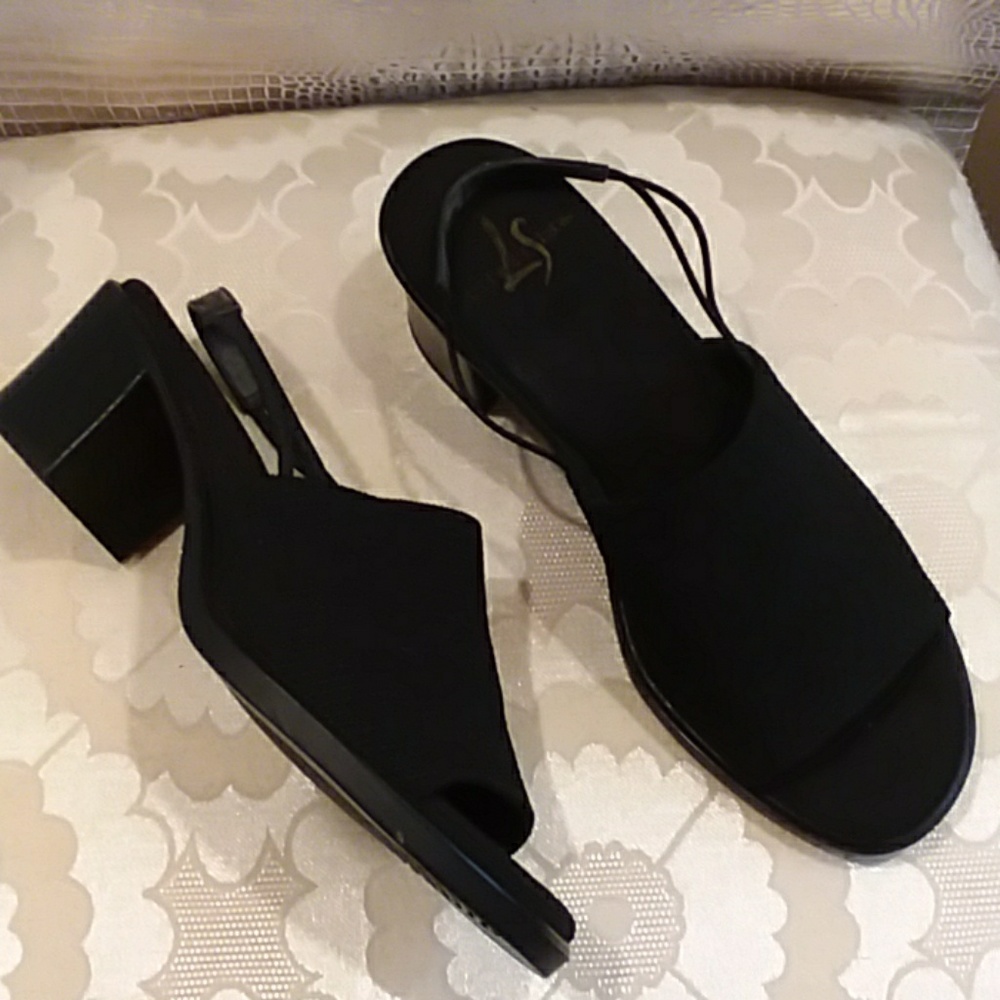 Super comfy lifestride stretchy sandle